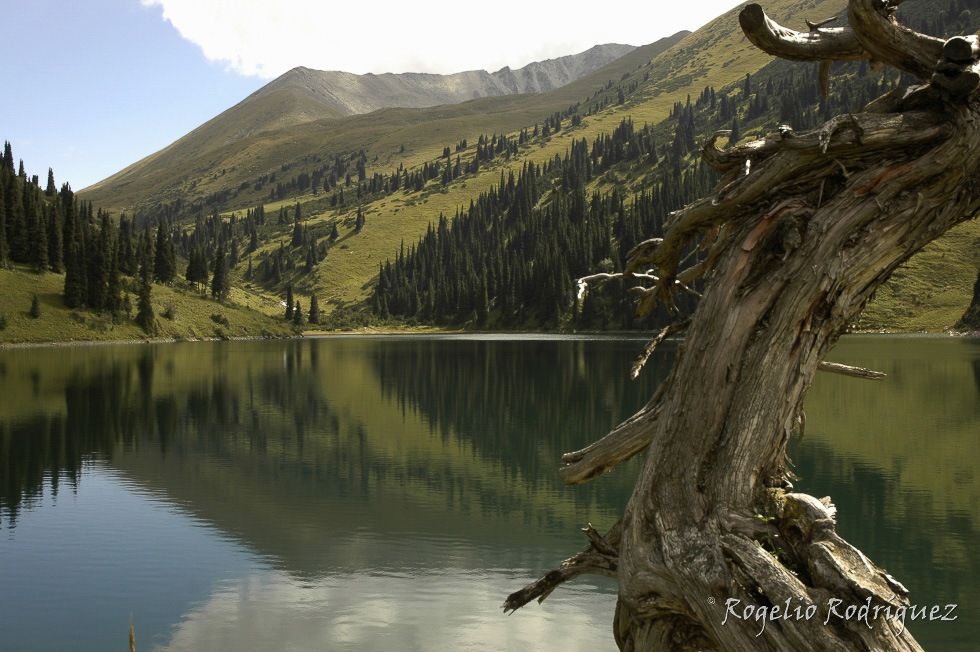 Despues de una marcha de cinco horas llegamos al tercer lago Kolsay al sureste de Kazastan